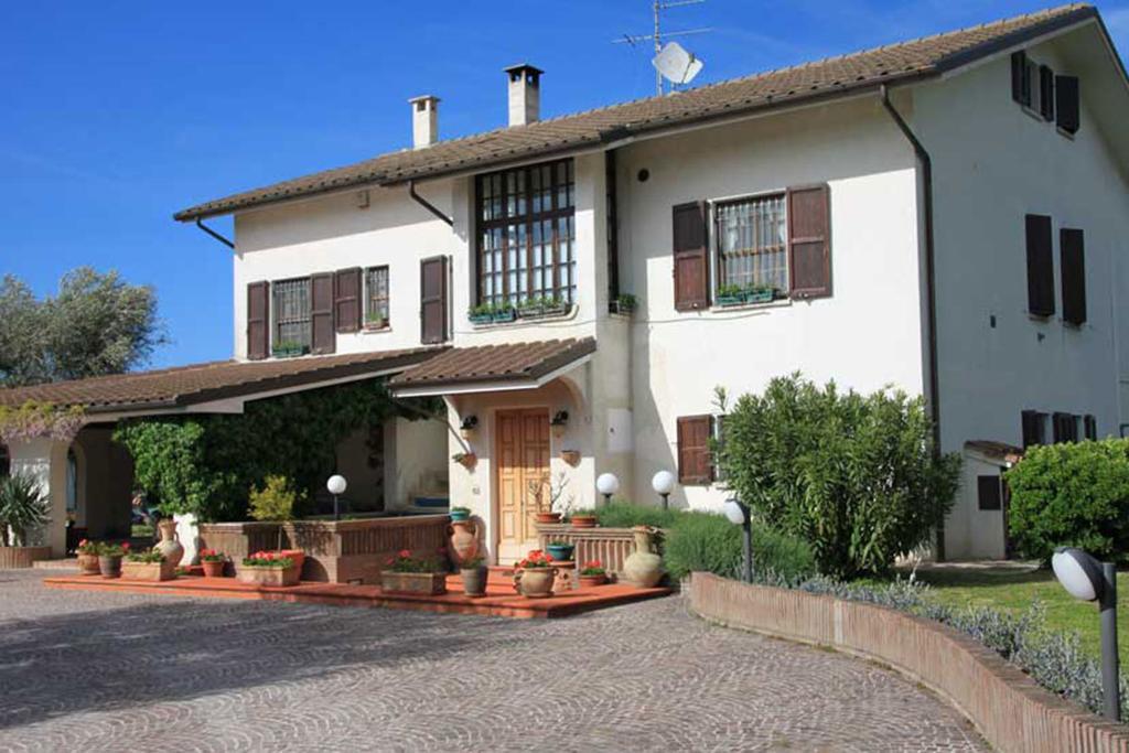 Villa Dolcevita San Costanzo Exterior photo