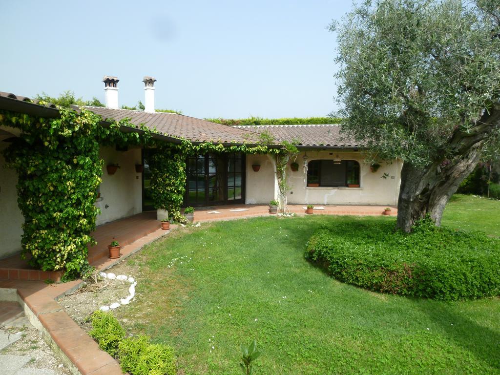 Villa Dolcevita San Costanzo Room photo